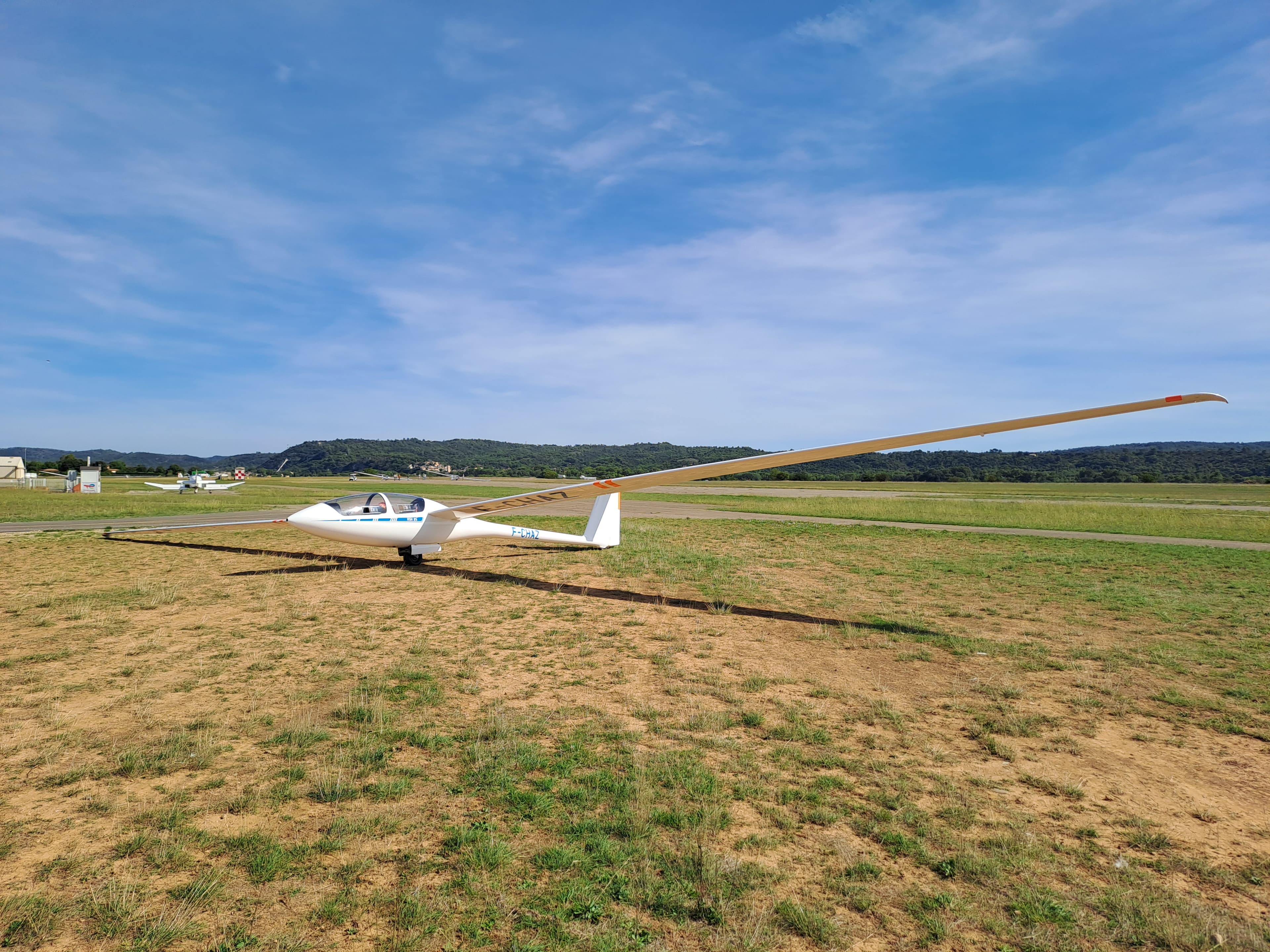 ASH25 at LFNF airfield