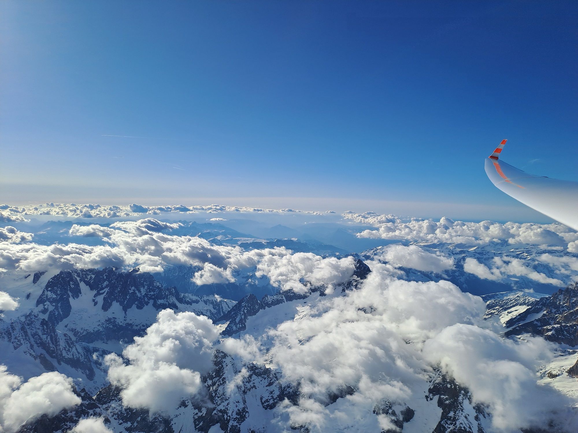 From Paraglider to Sailplane: Take Your Free Flight Skills to the Next Level in the Alps